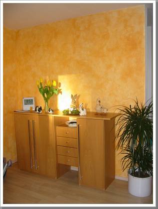 0061_f009  flurmoebel vor gelber wand.jpg